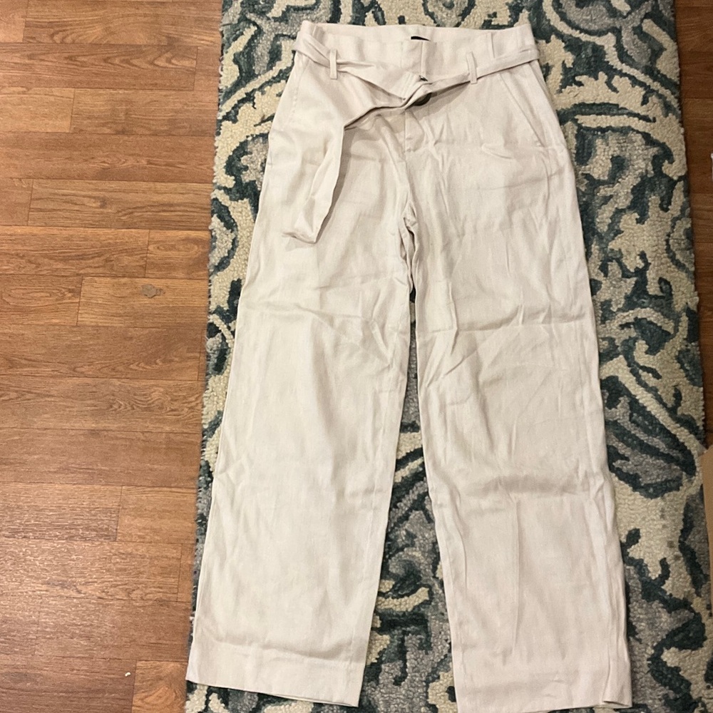 Banana Republic Light Beige Cropped Pants